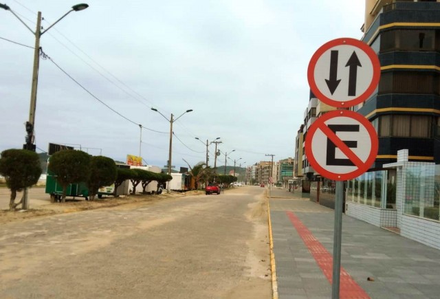 Trânsito modificado na avenida Beira-Mar em Laguna