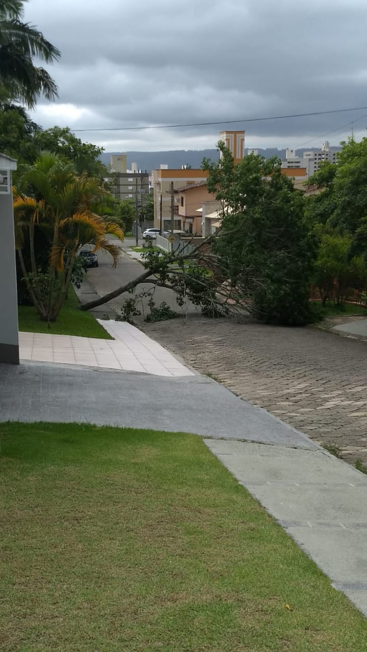 Mudança no tempo: Temperatura cai dez graus em meia hora
