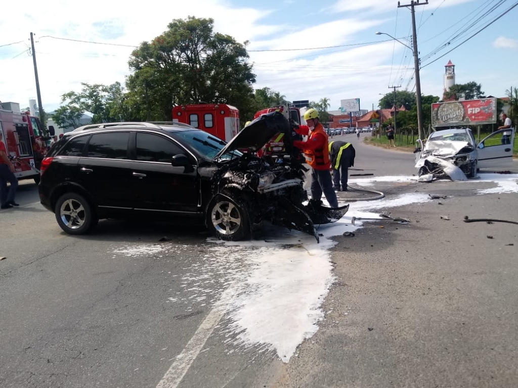 Em SC: Grave acidente deixa duas pessoas feridas