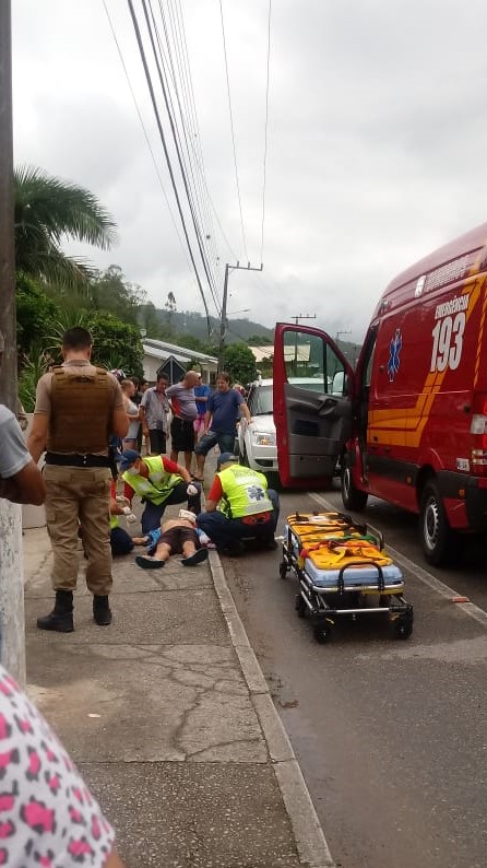 Há instantes: Homem é esfaqueado em Tubarão