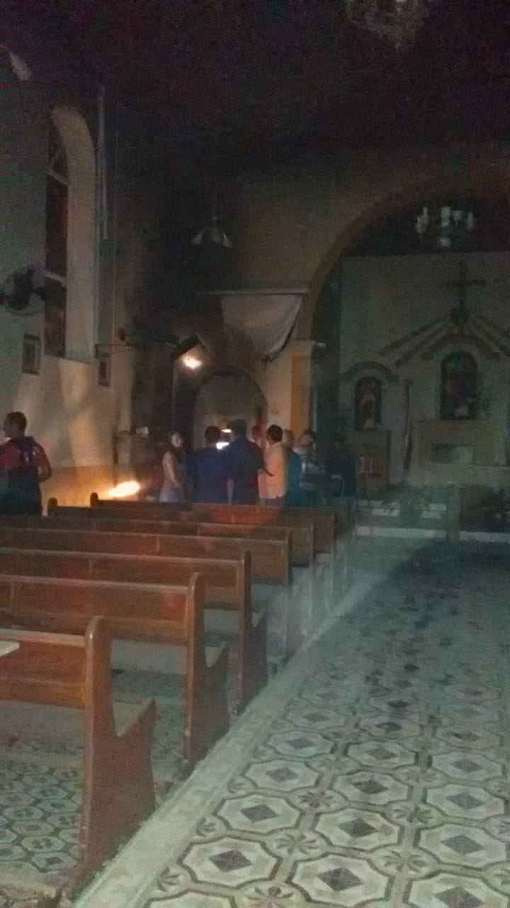 Moradores apagam incêndio em presépio dentro de igreja em Laguna