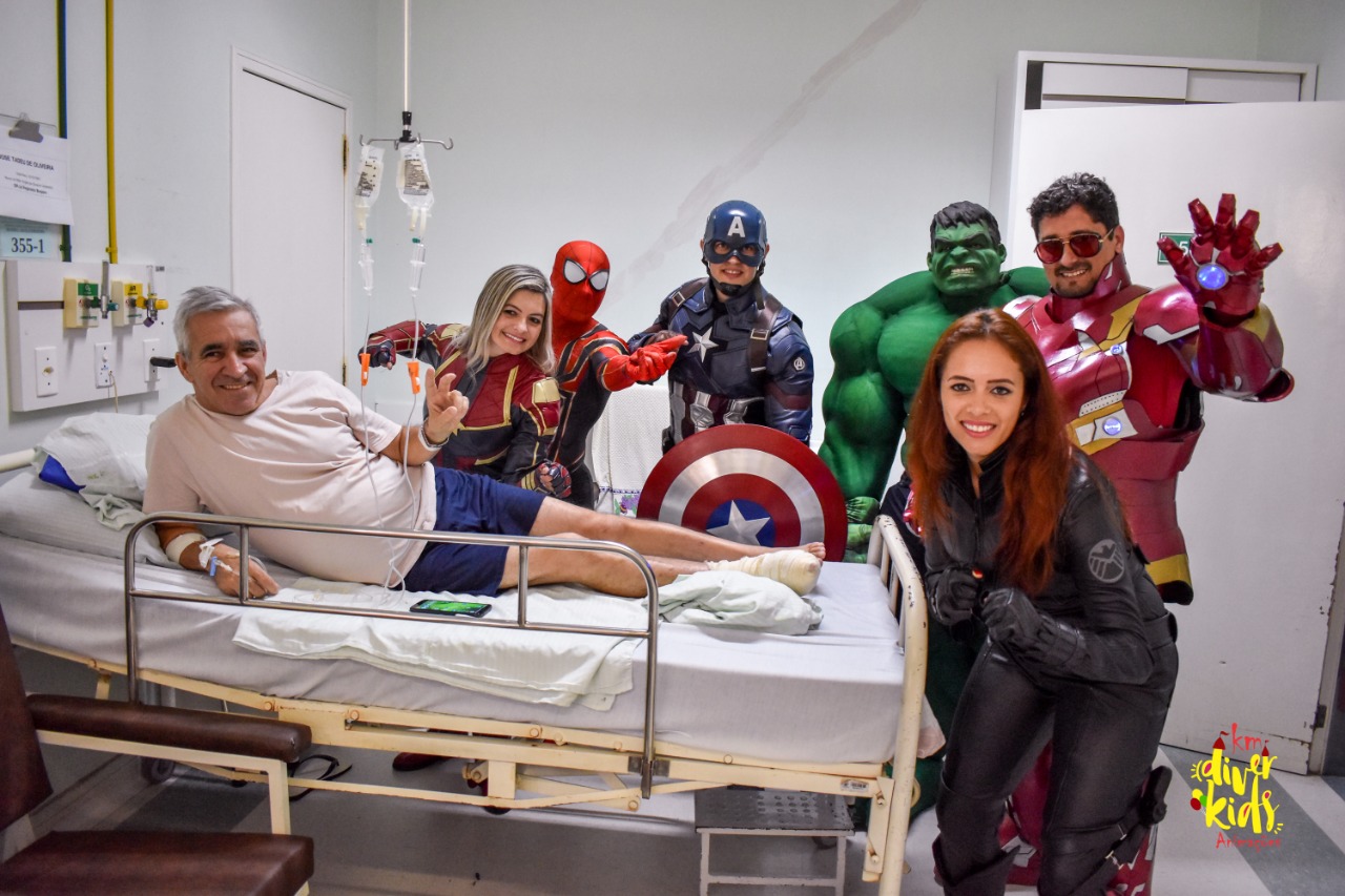 Pacientes do HNSC, em Tubarão, recebem visita de Super-heróis