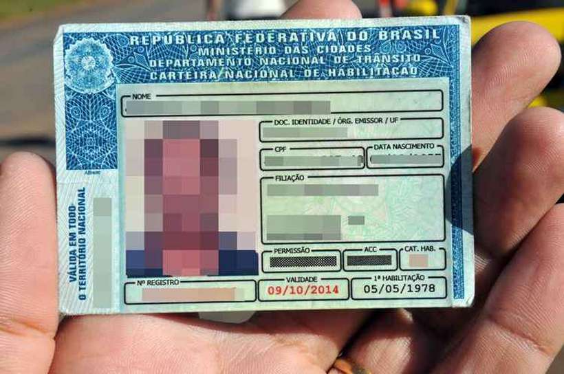 Bolsonaro diz que vai estender validade de CNH para 10 anos