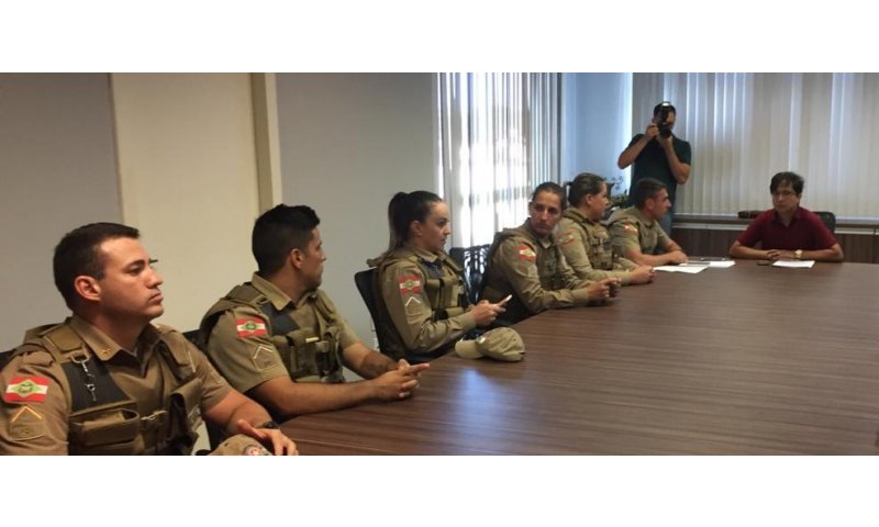 Reconhecimento: PMs que salvaram vida de turista são homenageados em Imbituba