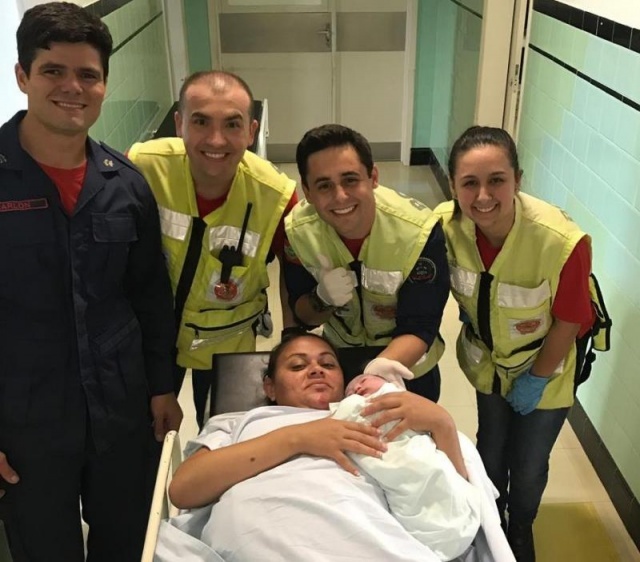 Dois bebês nascem dentro de ambulâncias em SC