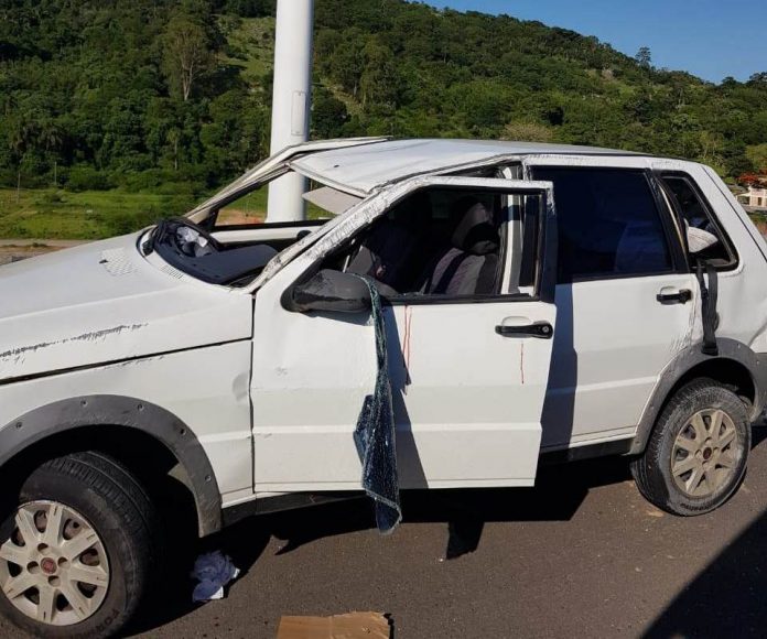 Capotamento é registrado na ponte Anita Garibaldi