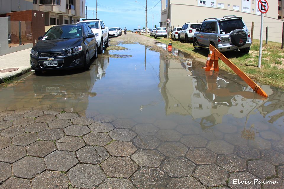 Casan executa operação para solucionar problemas de esgoto em Laguna