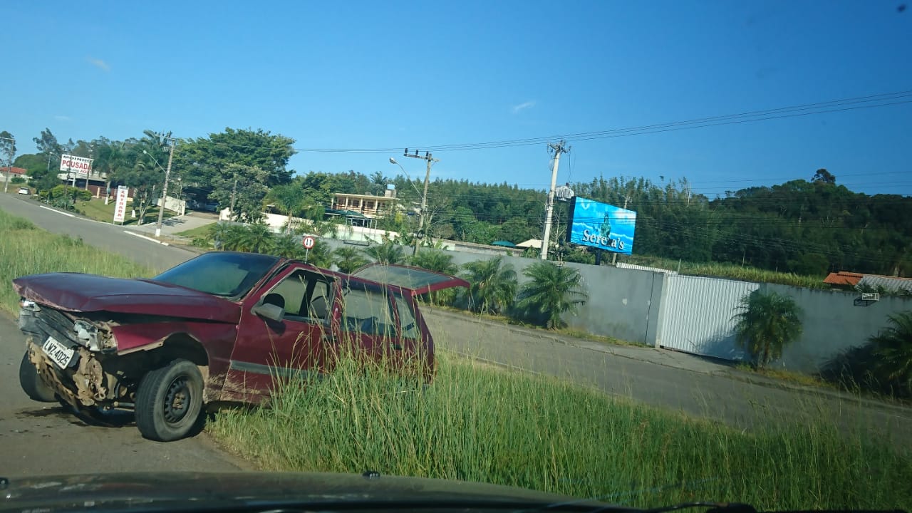 Acidente é registrado na BR-101, em Pescaria Brava