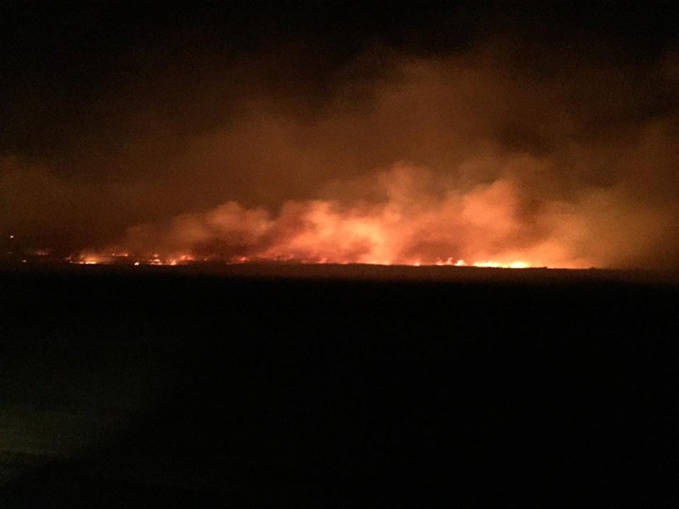 Ocorrência em andamento: Incêndio é registrado na rodovia de acesso ao Farol de Santa Marta