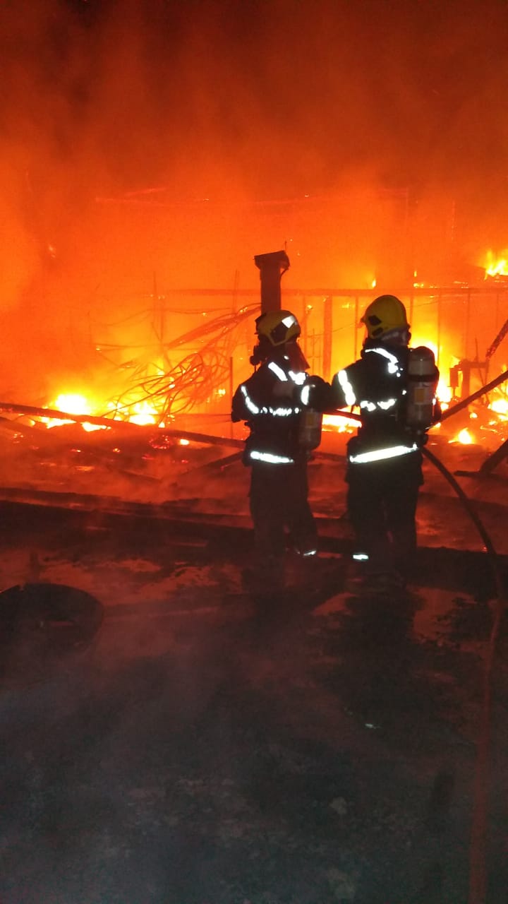 Empresa Becker Pneus, em São Ludgero, é atingida por um incêndio