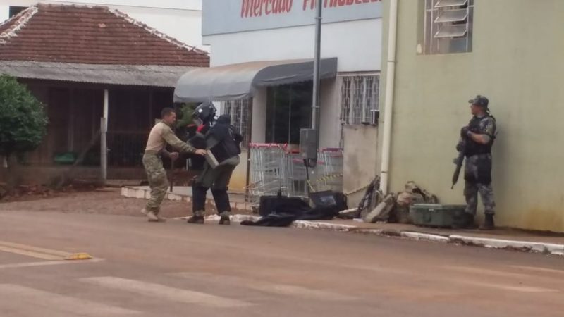 No RS: Gerente de banco é feito refém e tem simulacro de bomba amarrado no corpo