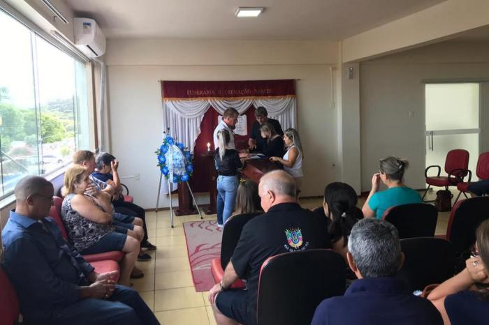 Pai desabafa durante velório e faz revelações sobre chantagens sofridas