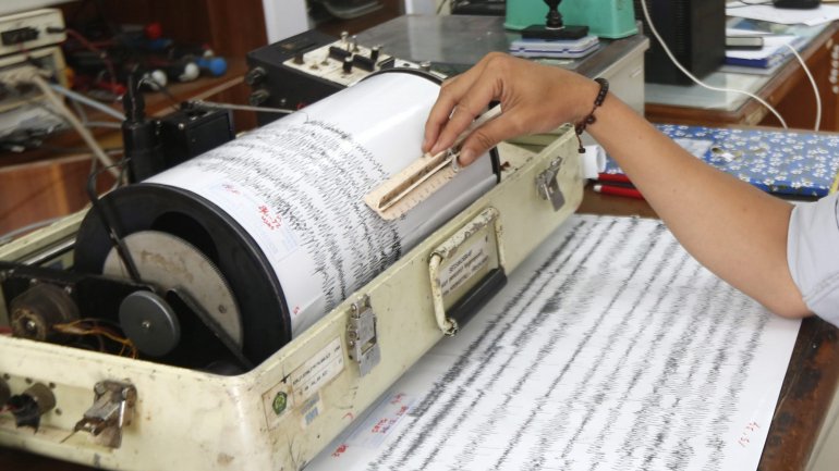 No Mundo: Forte terremoto de 6,6 graus de magnitude sacode Indonésia