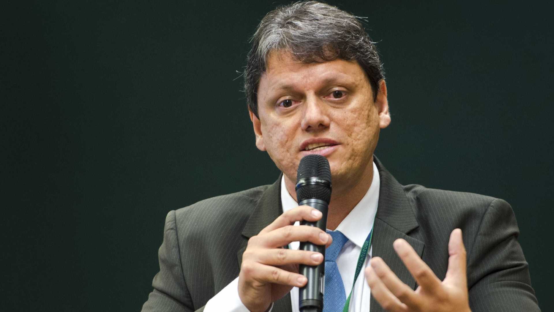 Governo estuda privatizar ou liquidar 100 estatais