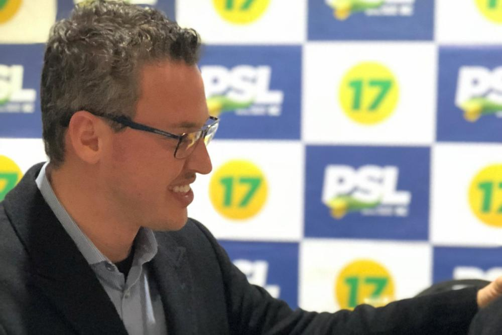 Deputados pedem saída de Lucas Esmeraldino da presidência do PSL