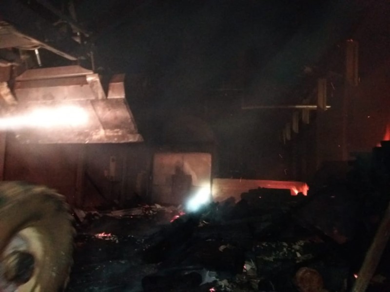 Incêndio atinge galpão em Braço do Norte