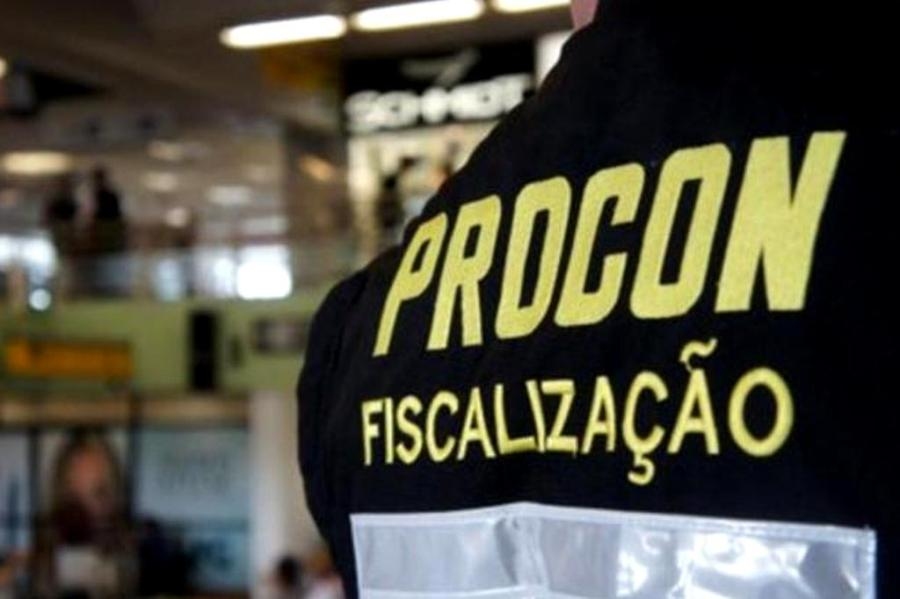 Procon multa banco por atraso no atendimento em Imbituba