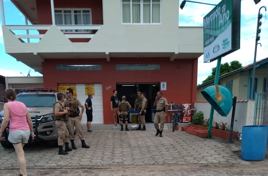 Assalto a mercado: Bandido baleado foi encaminhado ao HNSC