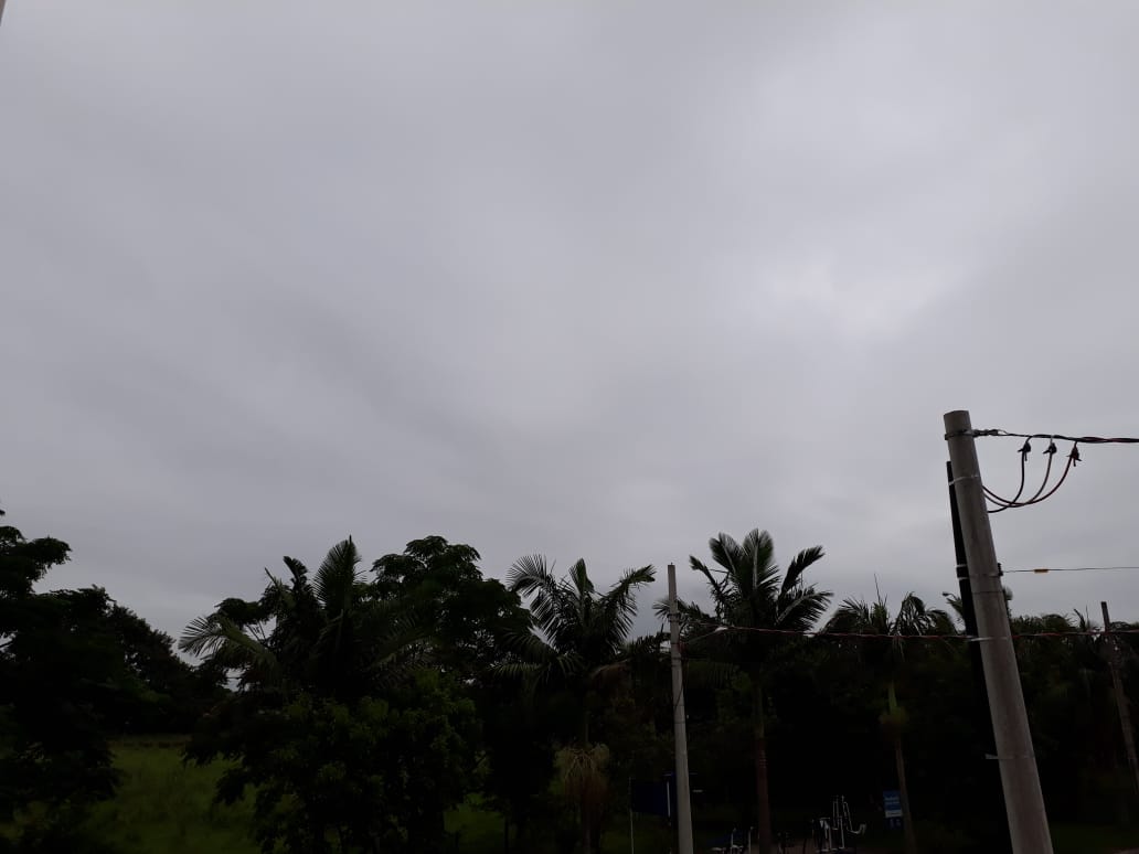 Sábado de sol entre nuvens na região