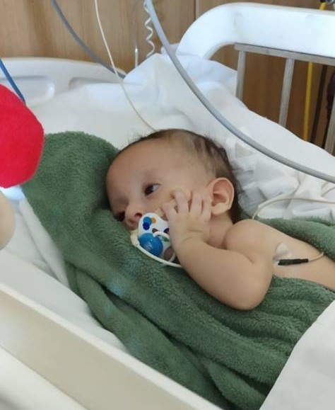 Meta alcançada: Através de doações, bebê com hidrocefalia fará cirurgia