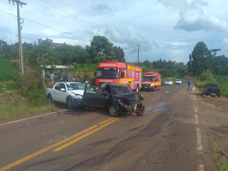 No Oeste de SC: Colisão entre três veículos deixa uma pessoa ferida