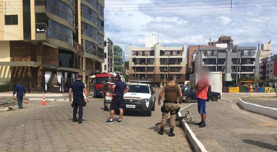 Laguna: Homem é preso após ameaçar guardas municipais