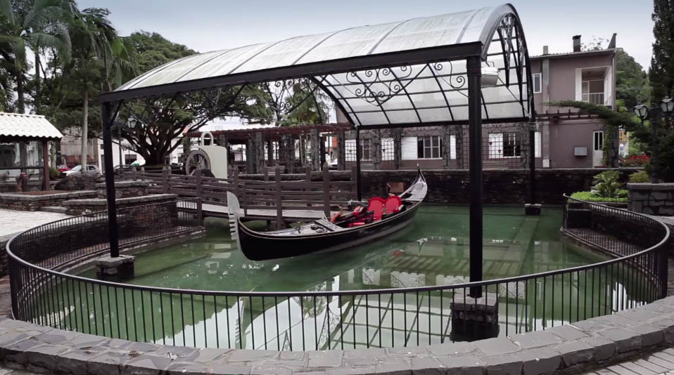 Vinda de uma nova gôndola para Nova Veneza é pauta de audiência com Cônsul