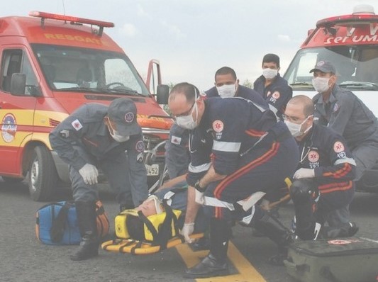 Em SC: Homem sofre queimaduras ao acender fogo em churrasqueira