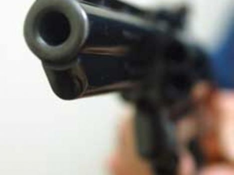 Clientes e funcionários de lanchonete são surpreendidos por bandido armado, em Tubarão