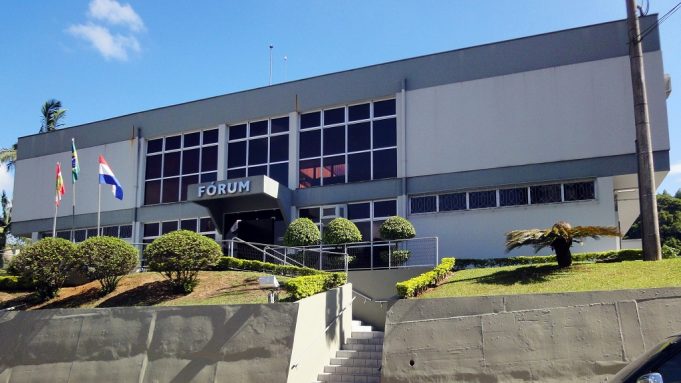 Homens são condenados por racismo em Orleans