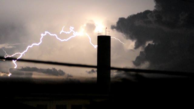Órgãos de meteorologia alertam para temporais em SC