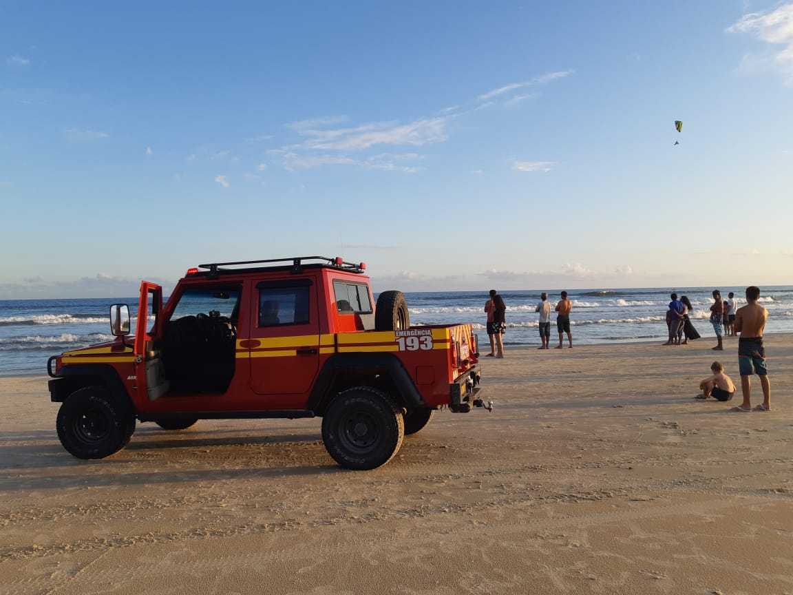 Três banhistas afogam-se em Jaguaruna; Adolescente de 15 anos está desaparecido
