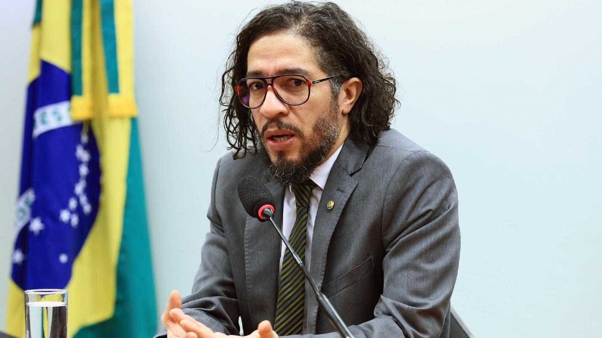 Jean Wyllys pode ser condenado a pagar mais de R$ 100 milhões a Bolsonaro