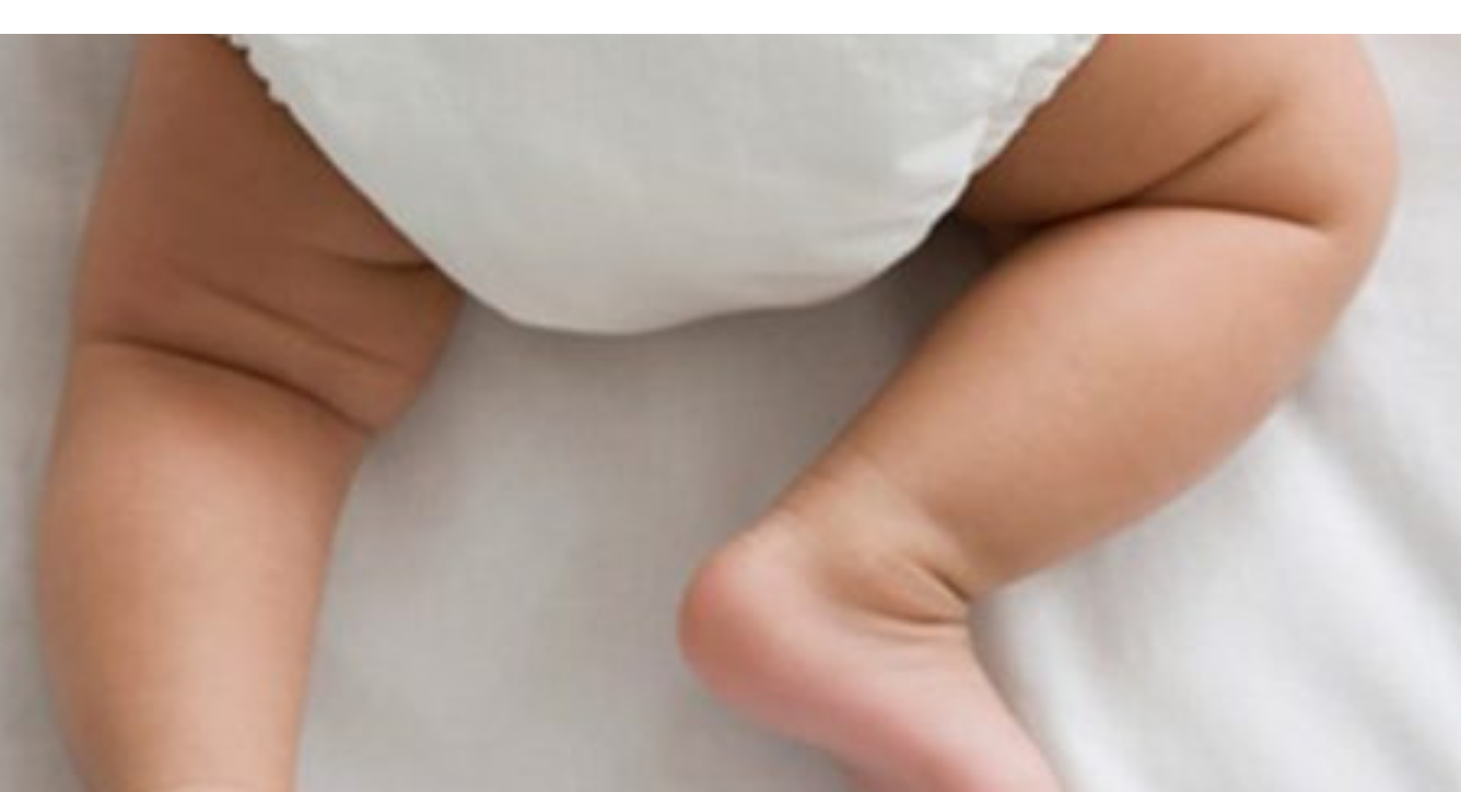 No país: Bebê de 11 meses é levado para um motel pelo pai, acompanhado de outro homem