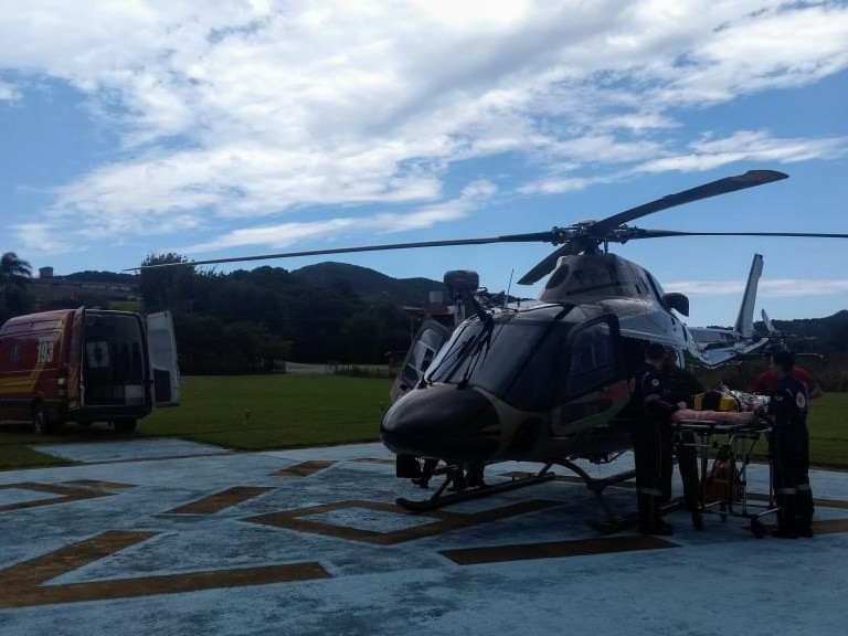 Homem de 57 anos cai de parapente em Garopaba