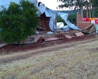 No oeste de SC: Barracão desaba e deixa um homem morto