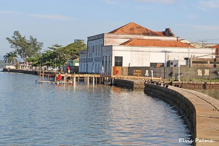 Obras no Mercado Público, em Laguna, se concentram na construção de deck