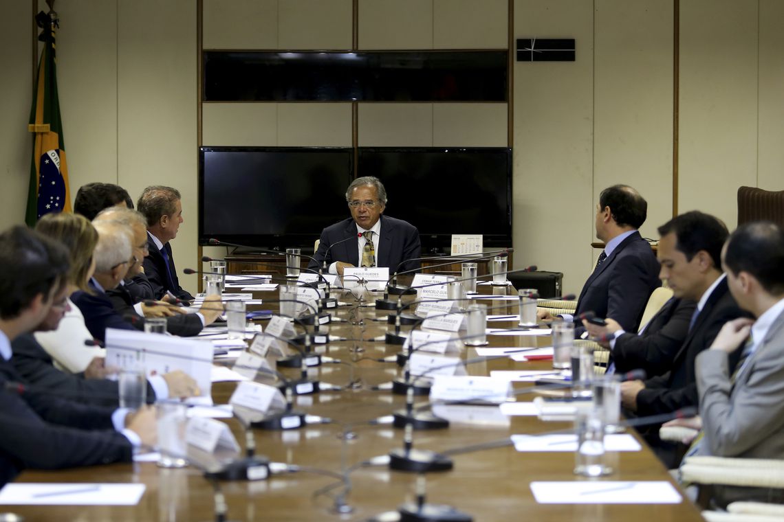 Previdência deve ter idade diferente para homem e mulher