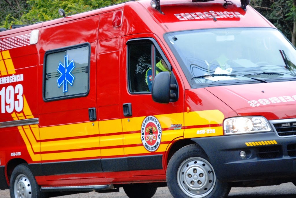 Homem é esfaqueado em bar em bairro de Laguna