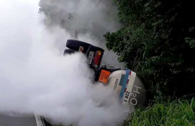 Em SC: Acidente bloqueia BR-101 em Morro dos Cavalos