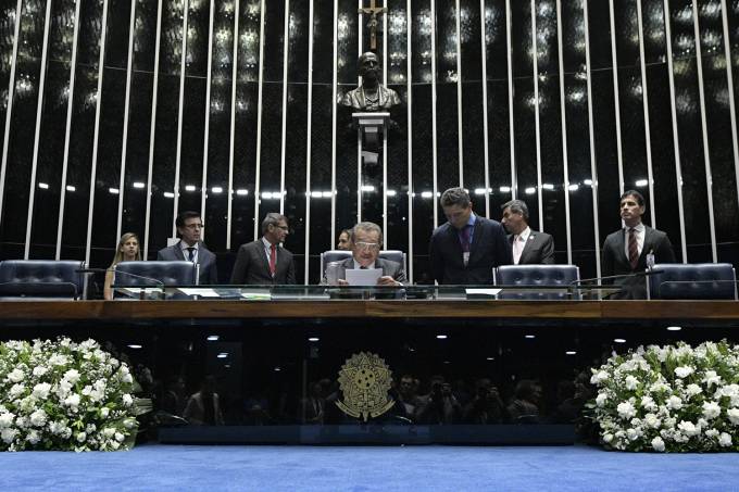 Eleição no Senado registra 82 cédulas para 81 votantes e tem novo impasse