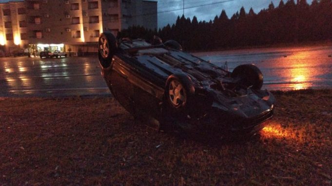 Colisão entre dois veículos resulta em capotamento e dois feridos em Orleans