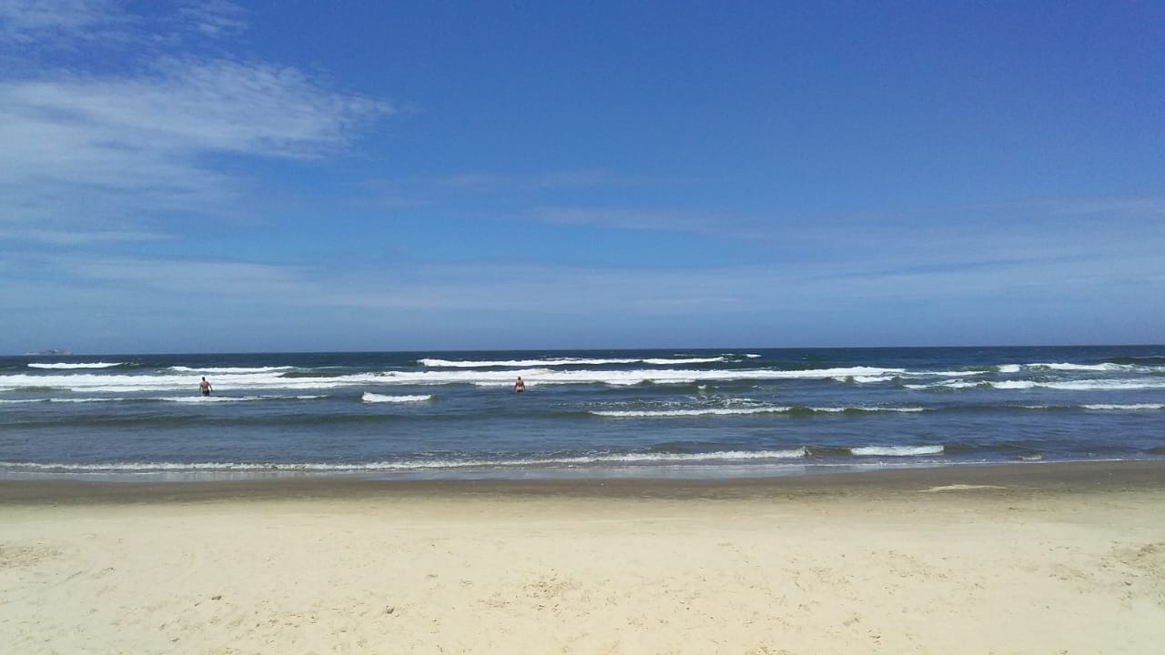 Chuviscos isolados no Litoral e temperatura amena em SC