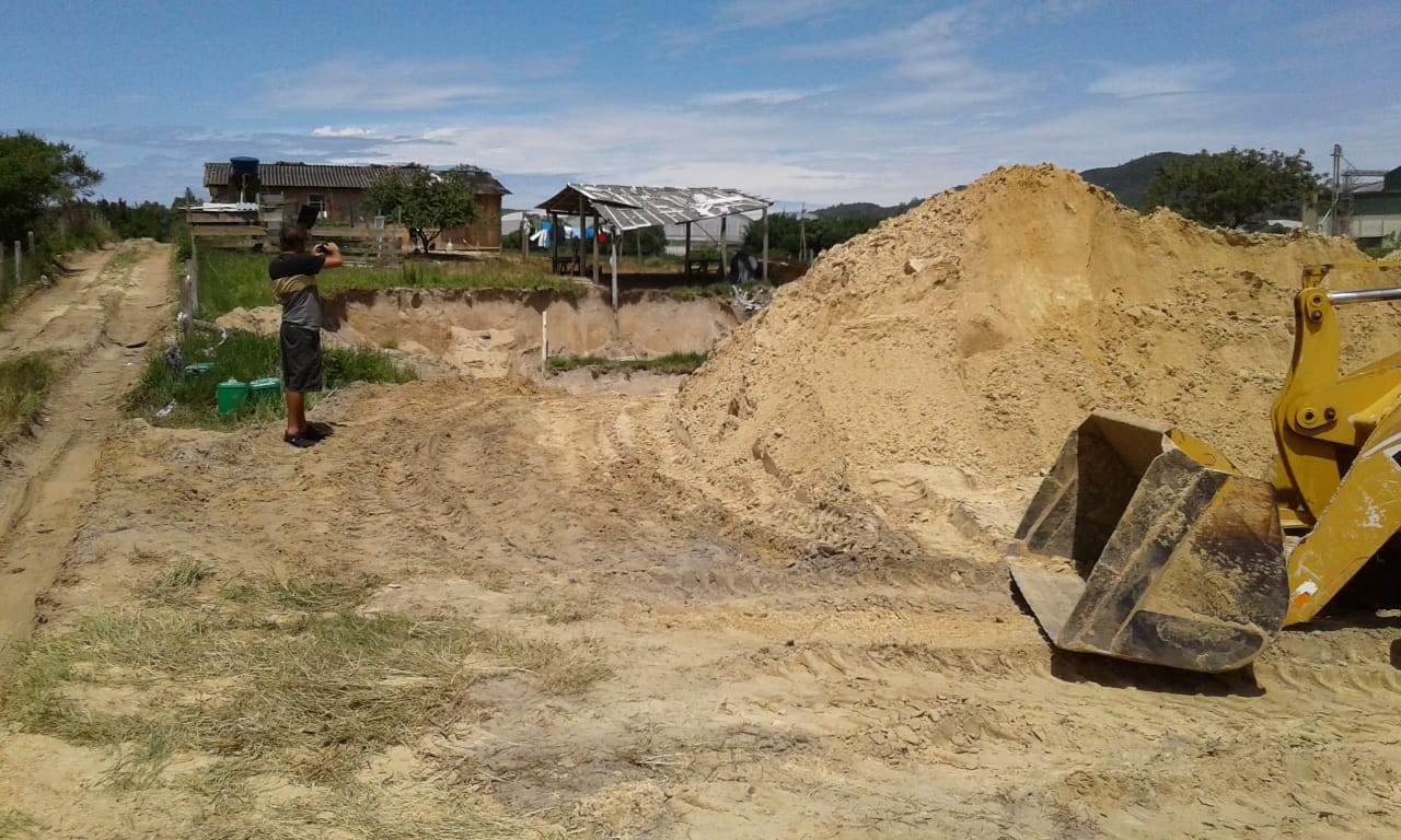 Extração irregular de areia é interrompida em Imbituba