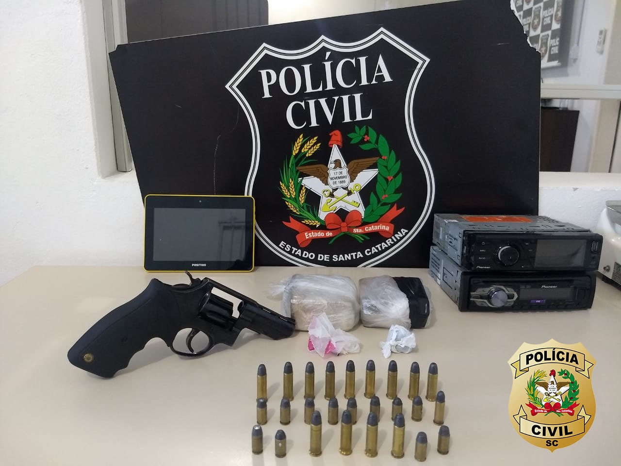 Homem de 51 anos é preso por tráfico de drogas e posse de arma