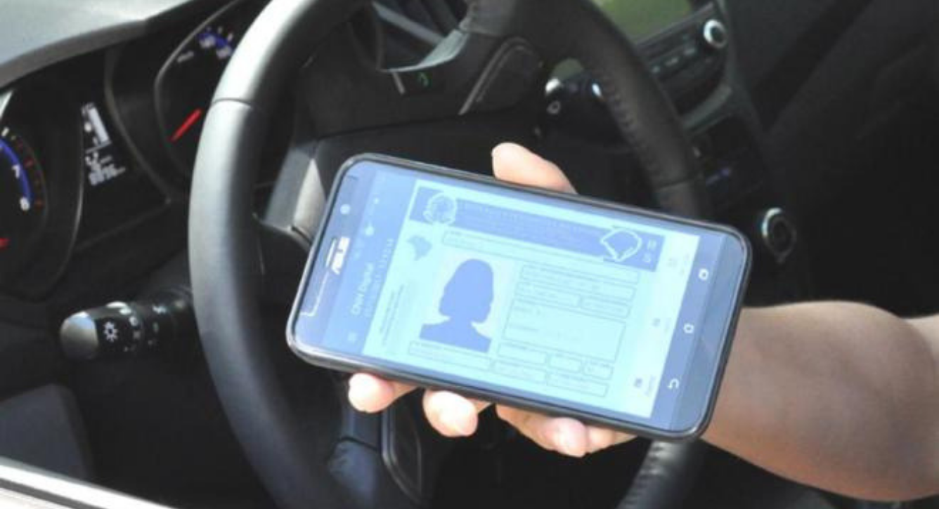 Governo vai anunciar ampliação da validade da CNH, diz Bolsonaro