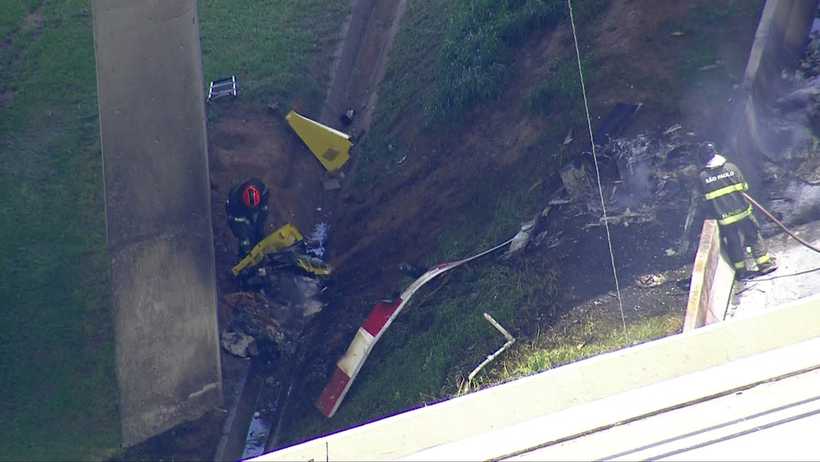 No País: Aeronave cai e deixa dois carbonizados em SP