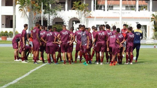 No país: Incêndio atinge alojamento do Bangu e jogadores são levados ao hospital
