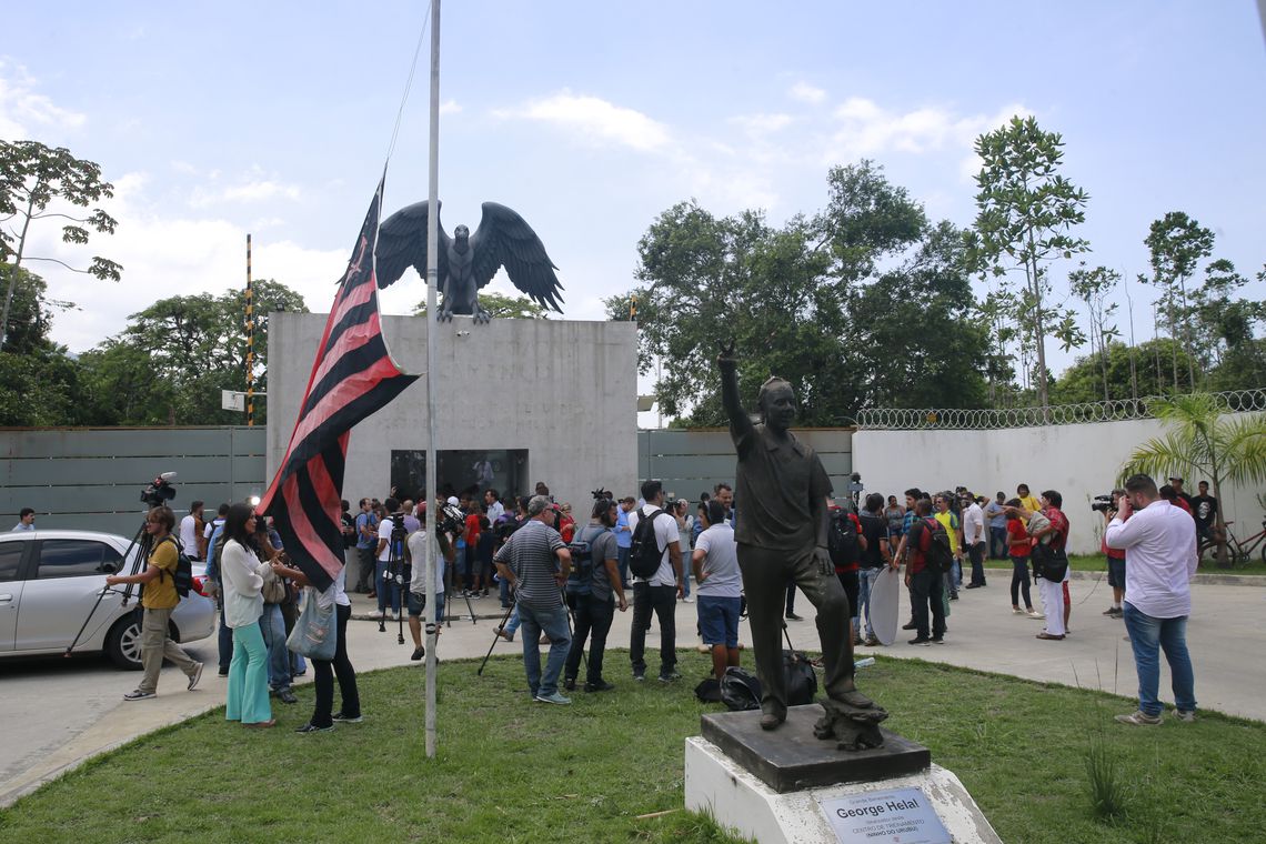 Ninho do Urubu é vistoriado por mais de três horas