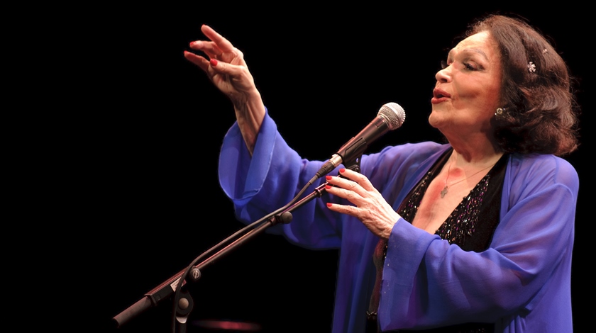 Atriz e cantora Bibi Ferreira morre aos 96 anos